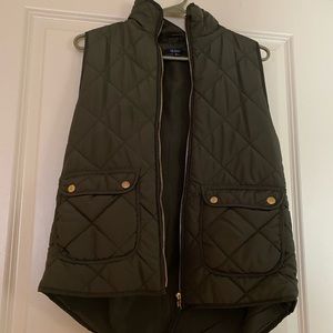 Dark green zipper vest